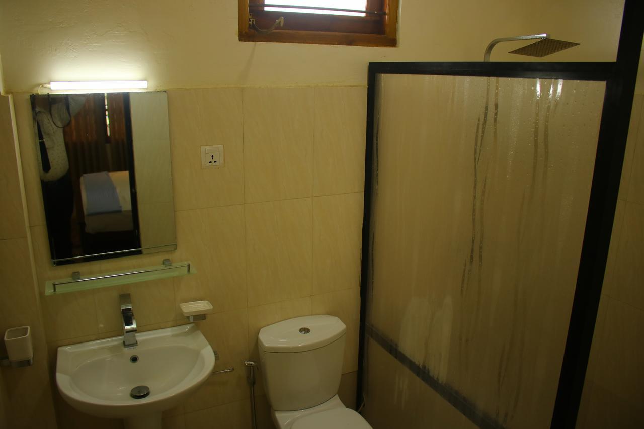 Under Water Safaris And Resort Uppuveli Exterior foto